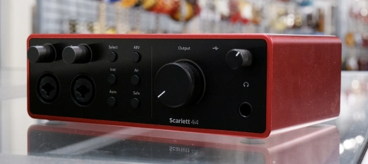 Focusrite - SCARLETT4I4MK4 2